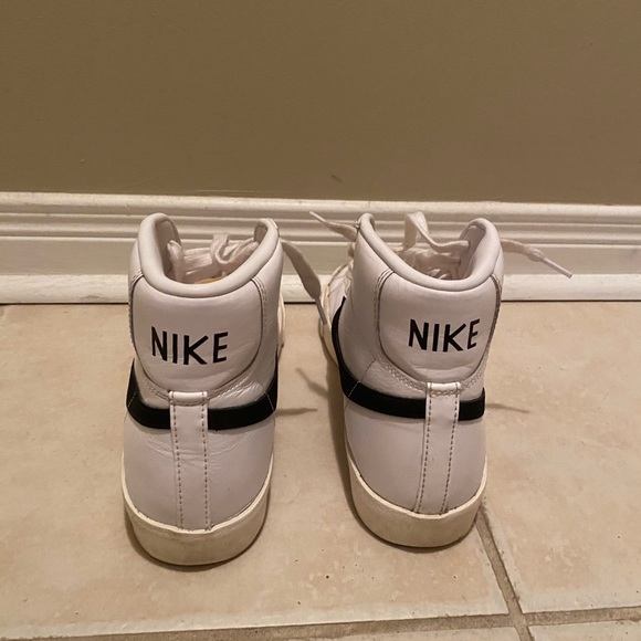 Nike Blazer Mid ‘77 US 9.5 lightly worn - Picture 4 of 5